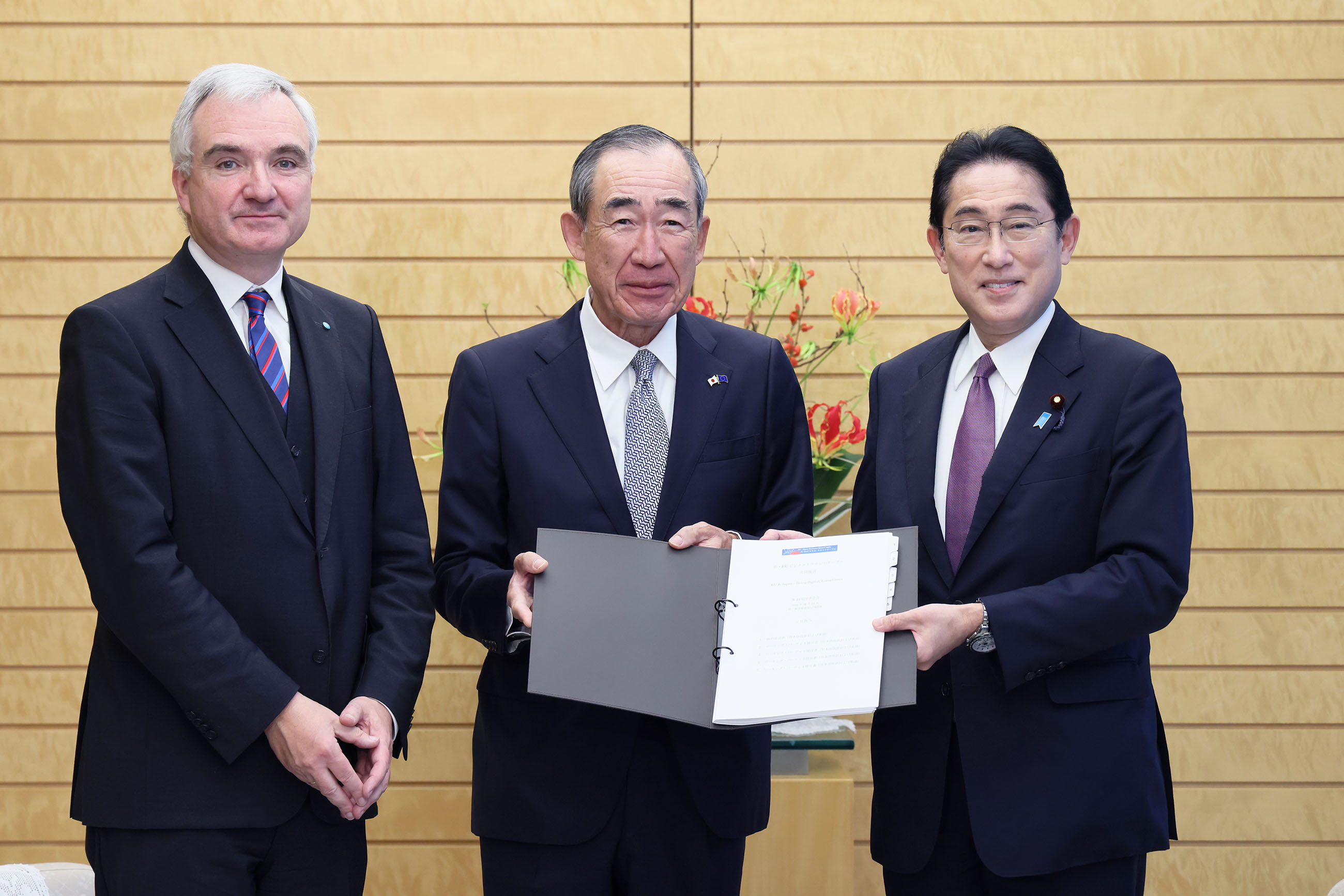Left to right: Mr Boltze, Mr Sakuyama, PM Kishida